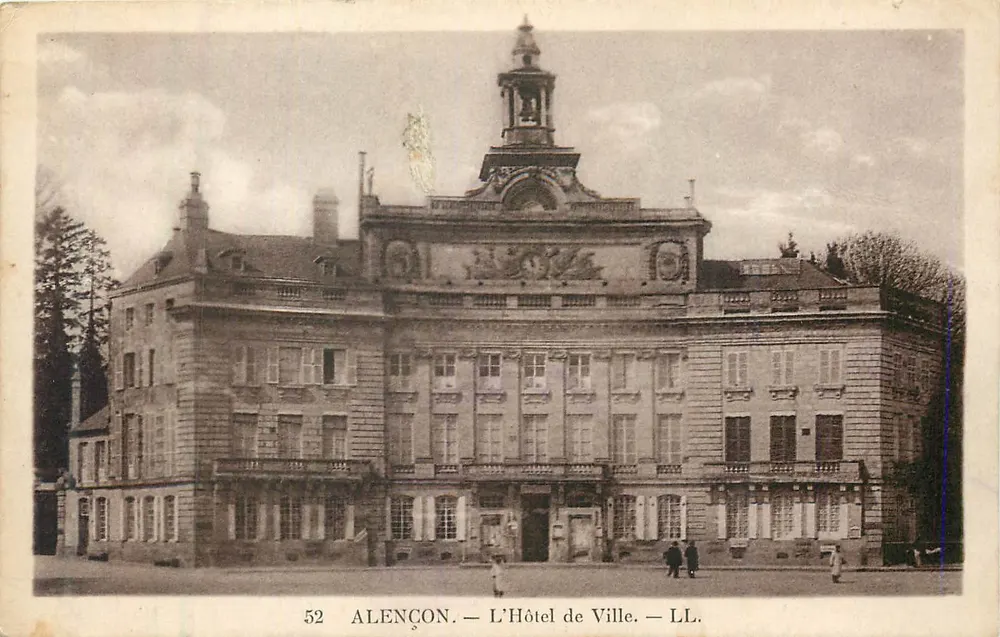 Alençon — O Hotel de Ville — LL. - Frente