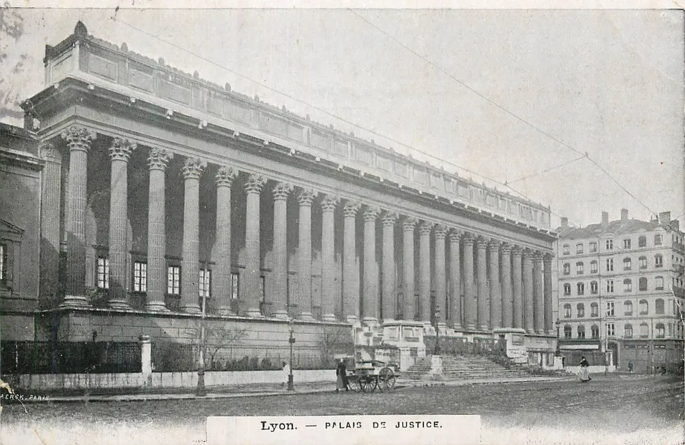Lyon — Palácio de Justiça — Merck, Paris - Frente