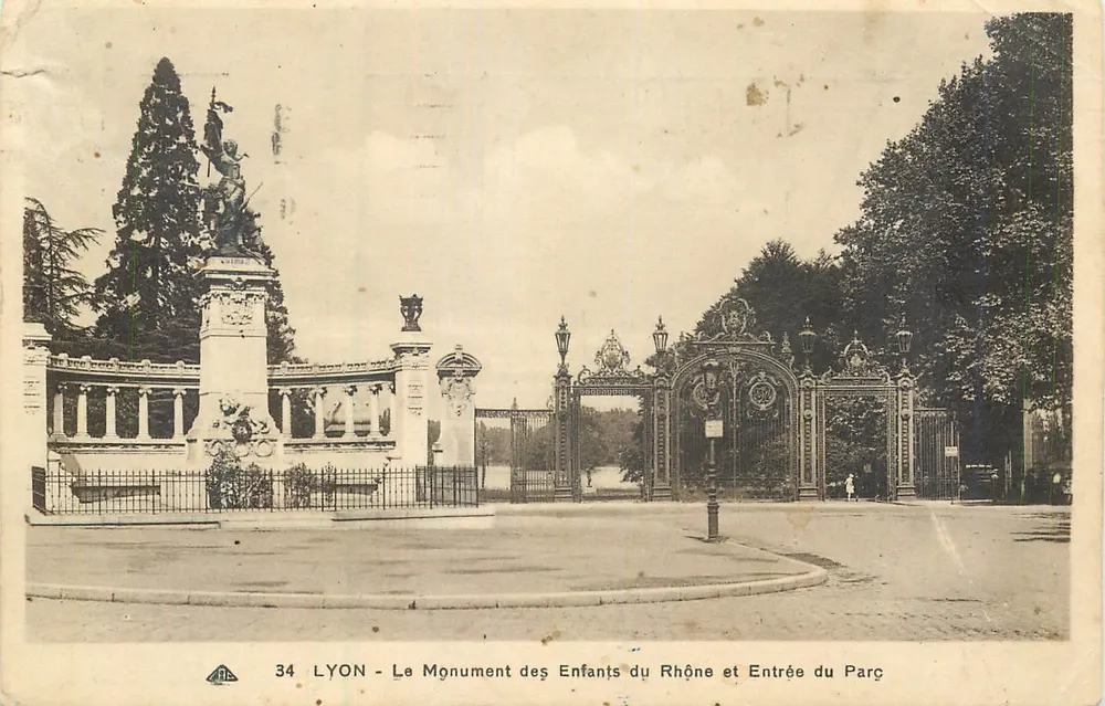 LYON - Denkmal der Kinder des Rhône und Eingang zum Park - Vorderseite