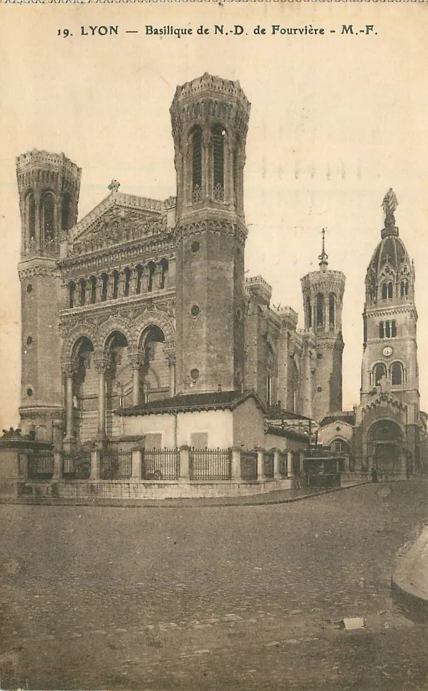 LYON — Basílica N.-D. de Fourvière — M.-F. n°19 - Frente