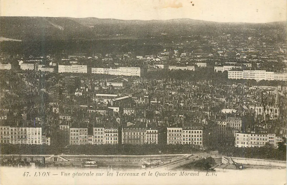 LYON — Vue générale sur les Terreaux et le Quartier Morand — E.R., n°47 - Recto