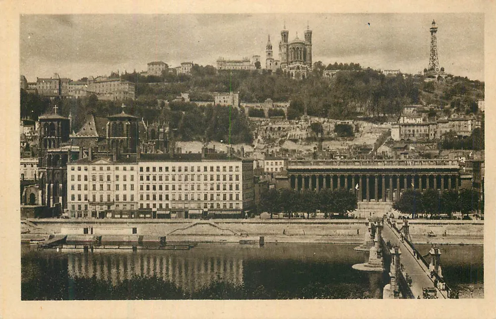 Lyon - Cathédrale Saint-Jean et Colline de Fourvière — Éditeur J. Céllard, Lyon - Recto
