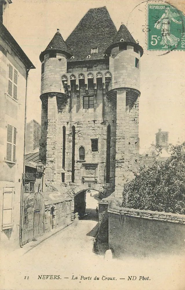 Nevers — A Porta do Croux — ND Phot. - Frente