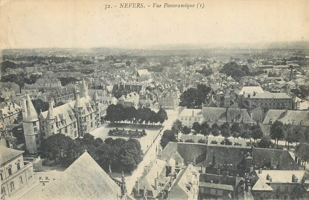 Nevers - Vista Panorâmica (1) - F.R. editora - Frente
