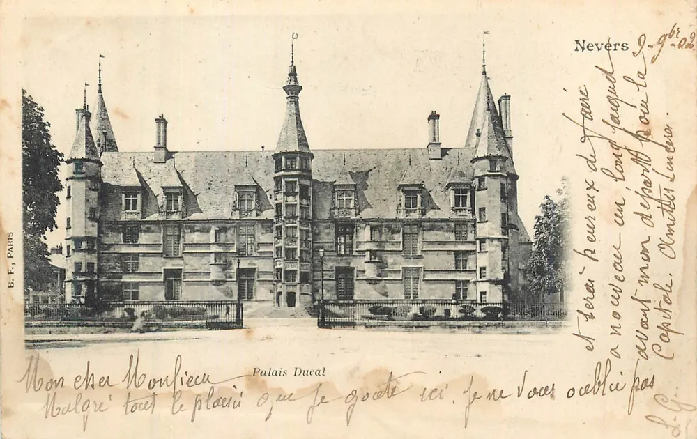 Nevers — Palácio Ducal — B.F. PARIS - Frente