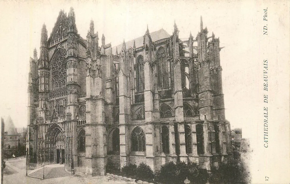 Catedral de Beauvais — Vista da fachada — ND. Fot. ND. Catedral de Beauvais. 17 - Frente
