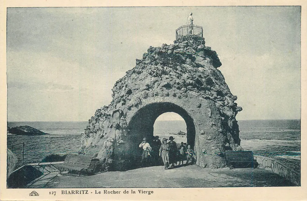 Biarritz - O Rocher da Virgem — editor: De Jauré des Arts Photomécaniques, Strasbourg — n° de série 127 - Frente