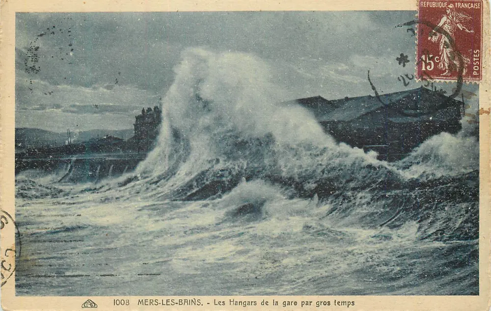 MERS-LES-BAINS - Les Hangars de la gare par gros temps — éditeur C.P. des Arts Photodélaque - Recto