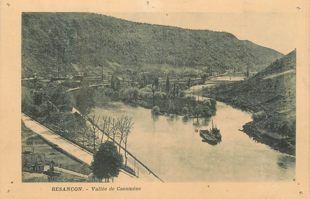 Besançon - Vale de Casamène — vista do rio com barco — editor não identificado - Frente