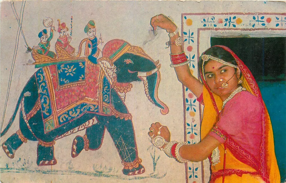 लाल और पीले सारी में एक महिला — भारतीय ग्रामीण दृश्य — संपादक गोयल, उदयपुर - आगे