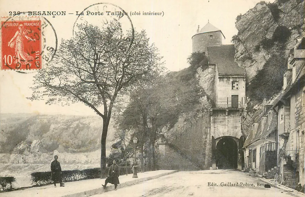 Besançon — A Porta Taillee (lado interno) — Edit. Gaillard-Prêtre, Besançon - Frente