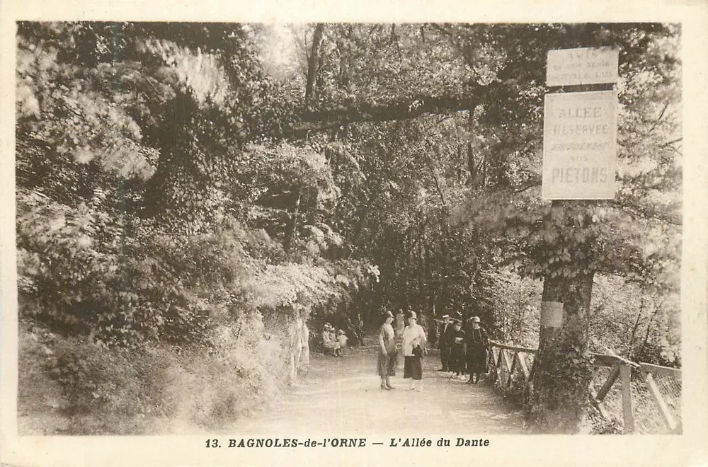 Bagnoles-de-l'Orne — L'Allée du Dante — éditeur A. Dupuy - Recto