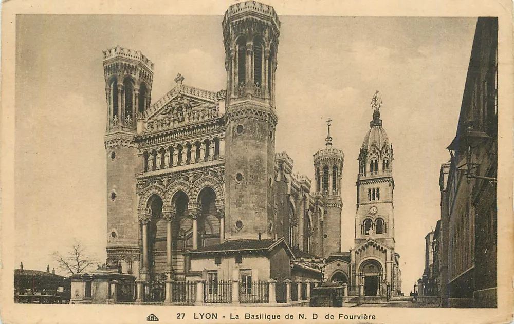 LYON - A Basílica de Nossa Senhora de Fourvière — editor C° des Arts Photomécaniques Strasbourg-Schiltigheim, n° 27 - Frente