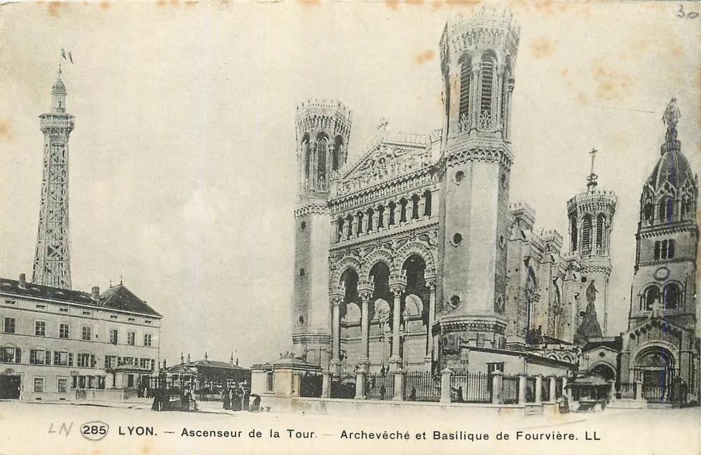 LYON — Ascenseur de la Tour — Archevêché et Basilique de Fourvière - Recto
