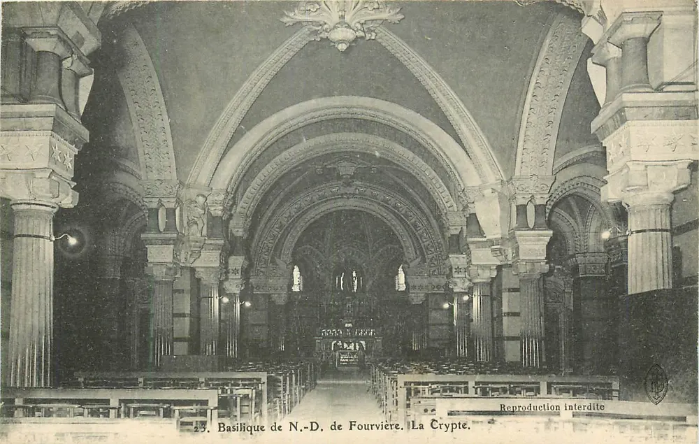 Basílica de N.-S. de Fourvière — A Cripta — Reprodução proibida - Frente