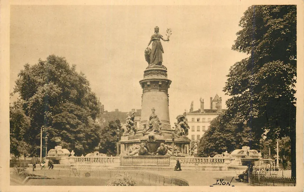 Estátua da República — Praça Carnot — Lyon (Ródano) — Edições YVON - Frente