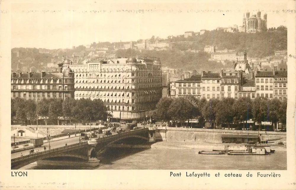 Lyon — Pont Lafayette et coteau de Fourvière — CAP, rue des Pyrénées, Lourdes - Recto