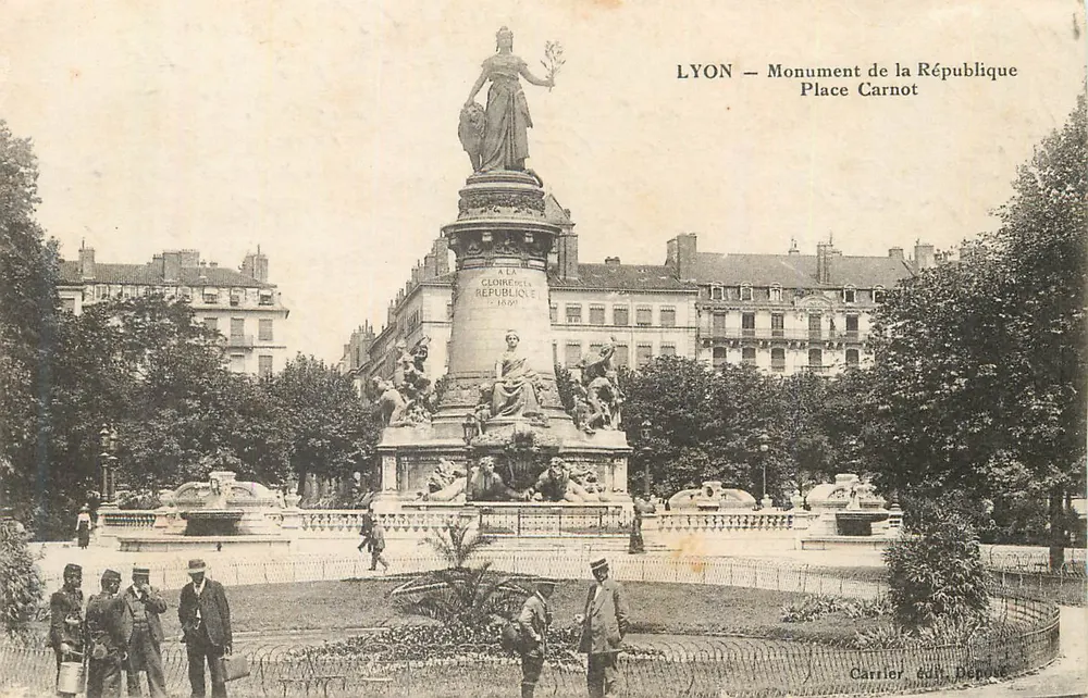 LYON — Monument da República — Praça Carnot — Carrier editor. Depoix - Frente