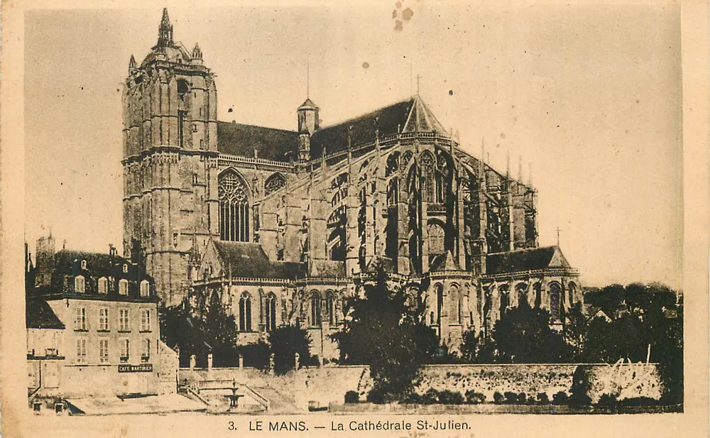 Le Mans — A Catedral de São Julião — Café Rantouche - Frente