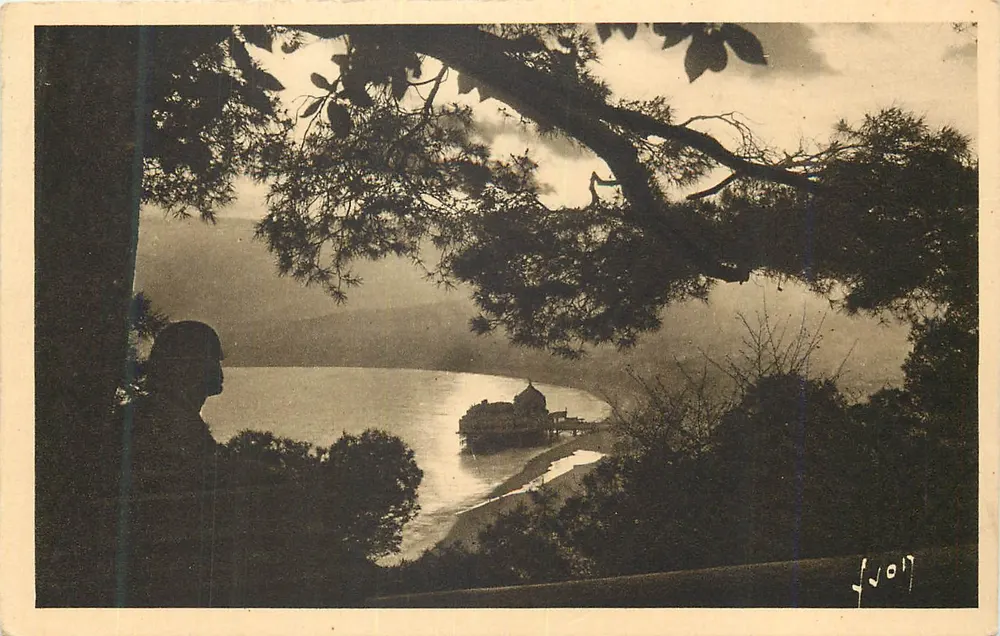 Coucher de Soleil sur la Baie des Anges — NICE (Alpes-Maritimes) — Éditions d'Art YVON, Paris - Recto