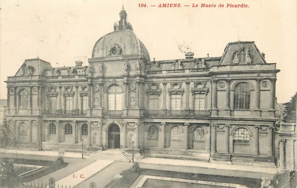 Amiens — O Museu da Picardia — L. C. - Frente