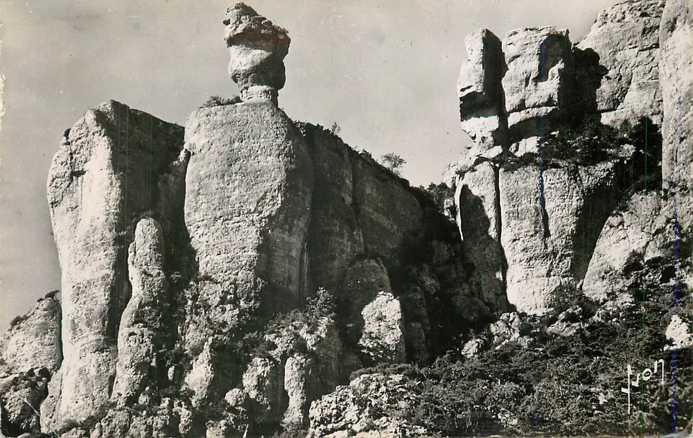 Cañon de la Jonte — Corniche du Gape-Méjean, Vasos de China y de Sèvres — Les Editions d'Art, B.2118 - Anverso