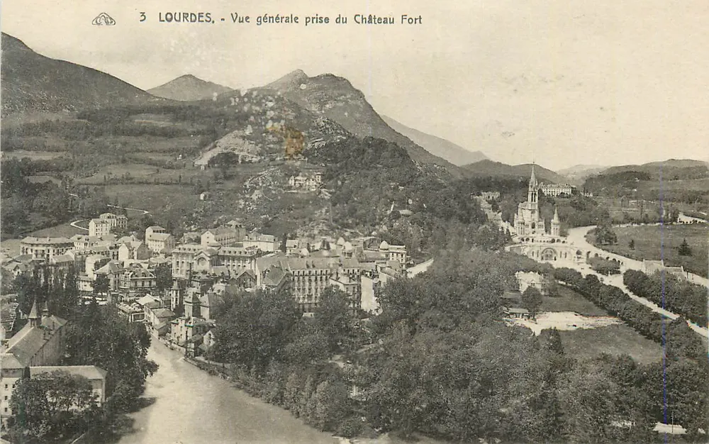 Lourdes - Vue générale prise du Château Fort — Éditeur : Cie Alpes - Recto