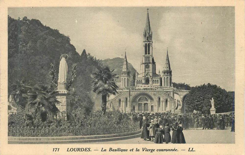 LOURDES — Die Basilika und die gekrönte Jungfrau — LL. — Nr. 1771 - Vorderseite