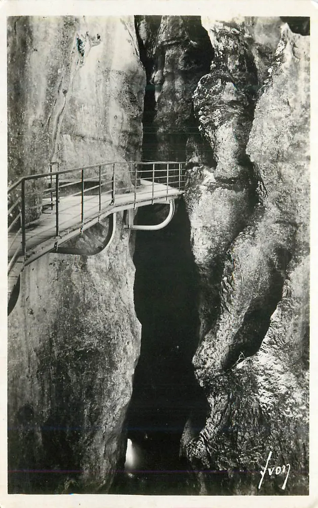Gorges du Fier (Haute-Savoie) — Vue dantesque — Éditions d'Art 'VON', Paris - Recto
