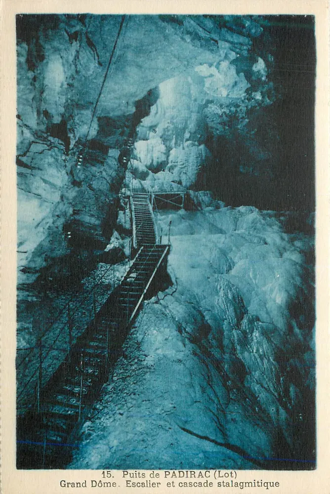 Brunnen von PADIRAC (Lot) — Großer Dom. Treppenhaus und Stalaktitenwasserfall — n°15 - Vorderseite