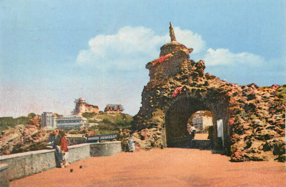 Biarritz - Rocher da Virgem — editor C. des Arts Photomécaniques, n°37 - Frente