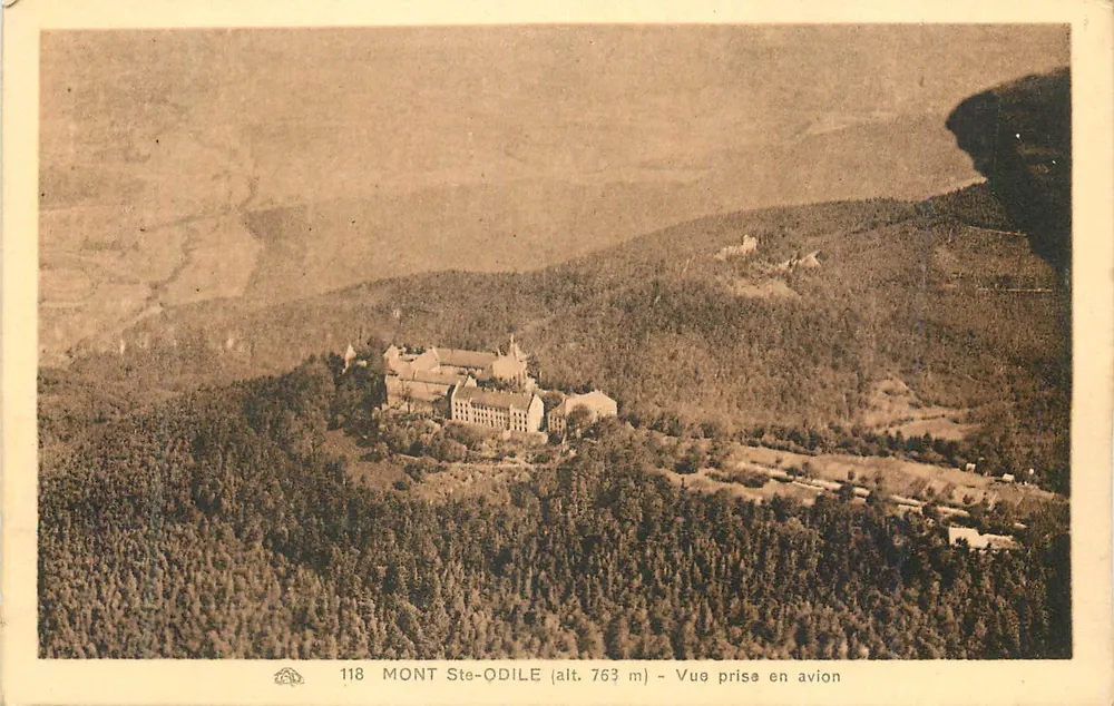 Mont Ste-Odile (alt. 763 m) — Vue prise en avion — Éditeur : Alsaconnu des Arts Photomécaniques, Strasbourg - Recto