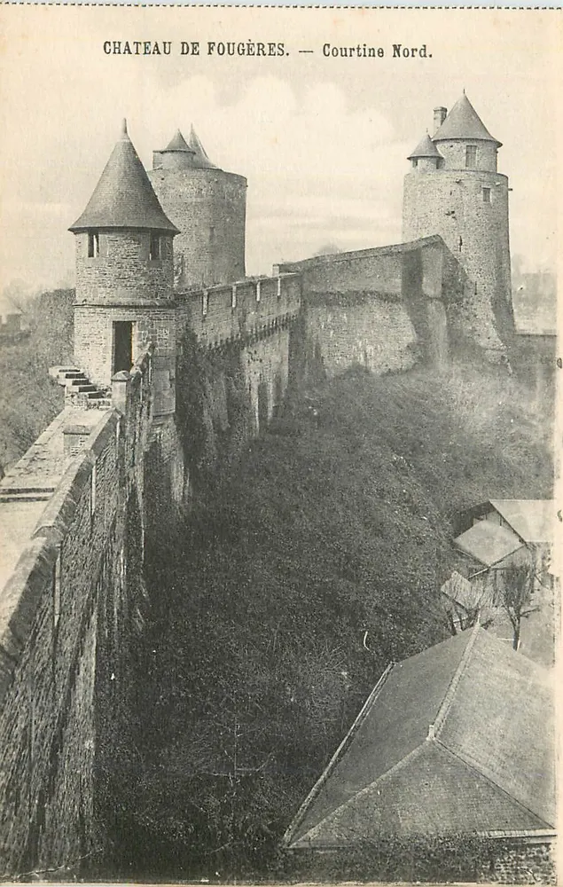 Schloss Fougères — Nordmauer — Sammlung des Syndicat d'initiatives - Cliché A.D. N° 66 - Vorderseite