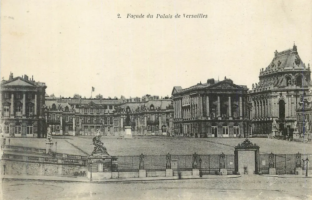 Fachada do Palácio de Versalhes — vista do pátio interno — editor NMPR, Elia, Versalhes, n°2 - Frente