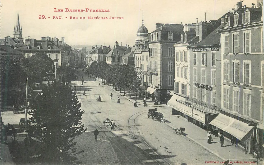 Pau - Rua do Marechal Joffre — As Baixas-Pirineus — Fototipia Labeuche Frères, Toulouse - Frente