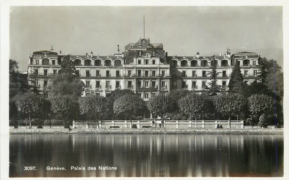 Genebra. Palácio das Nações — vista do edifício na margem do lago — Georges Jaeger, editor Genebra, n° 3097 - Frente