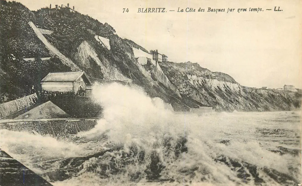 Biarritz — A Côte des Basques em dia de tempestade — LL. n°74 - Frente