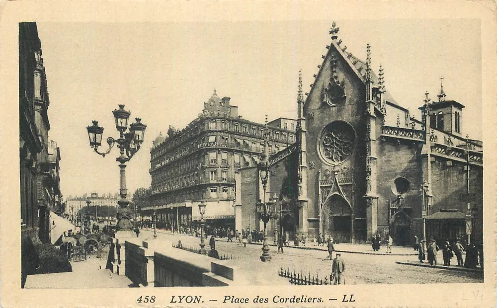 LYON — Praça dos Cordeliers — LL - Frente