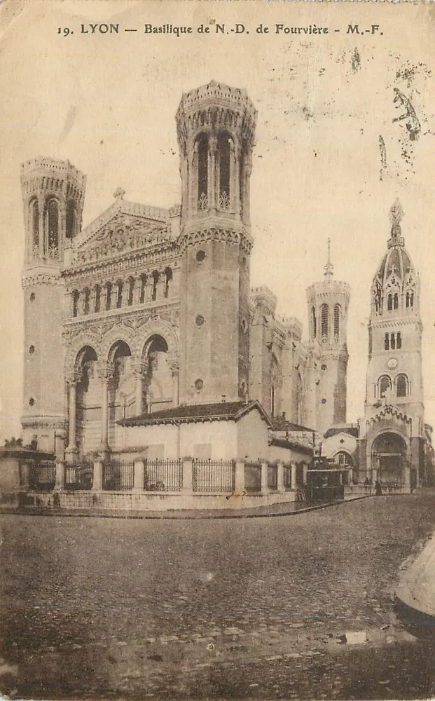 LYON — Basílica de N.-S. de Fourvière — M.-F. - Frente
