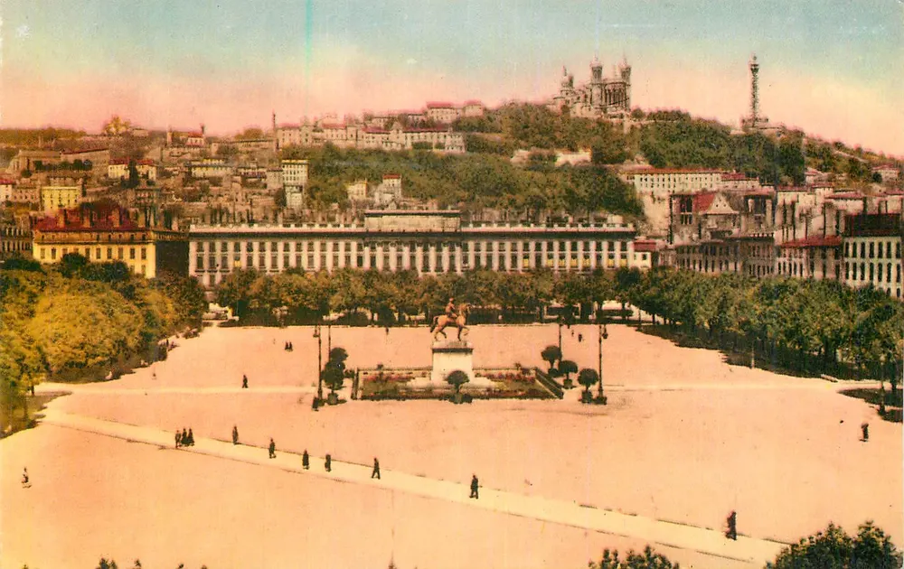 LYON — Place Bellecour — Cie des Arts Photomécaniques - Recto