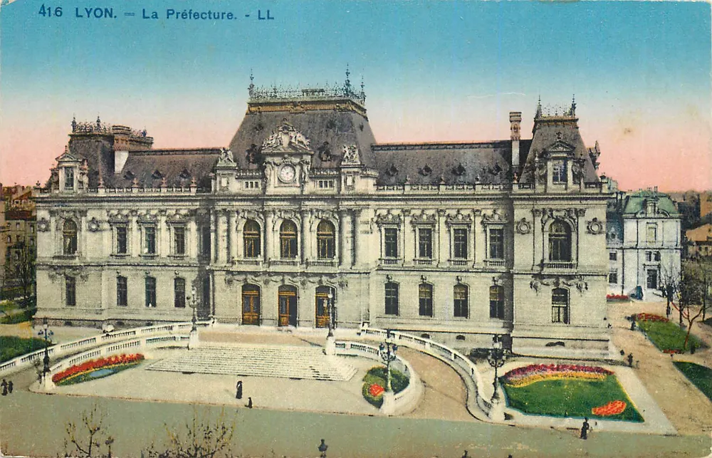 LYON — A Prefeitura — LL - Frente