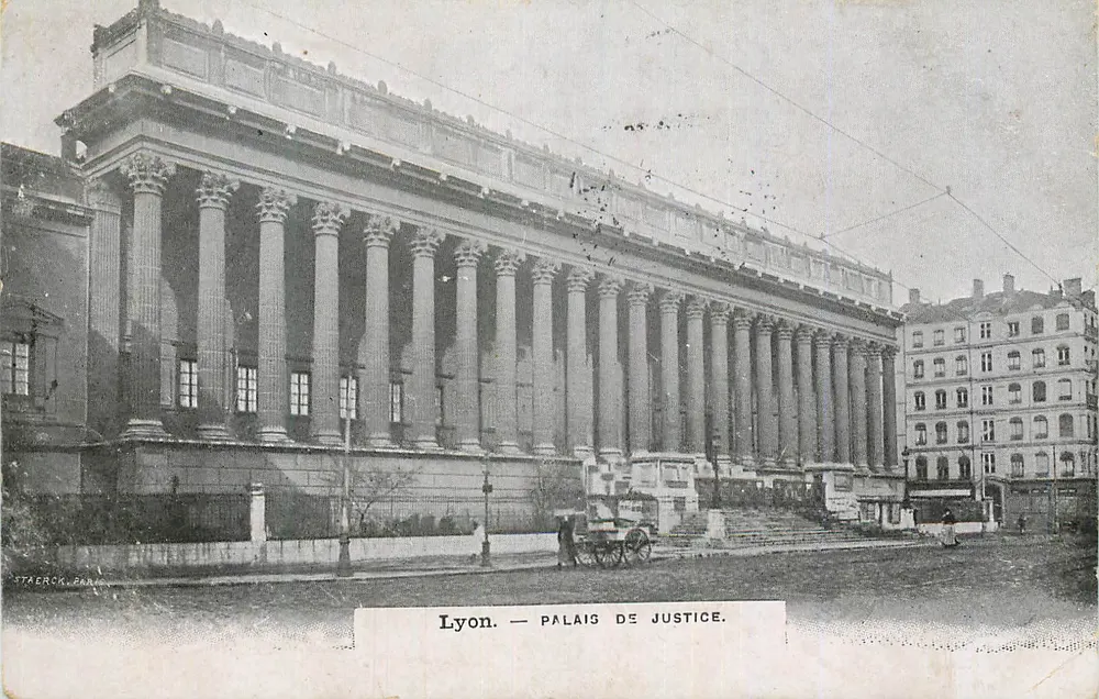 Lyon — Palácio de Justiça — Taerck, Paris - Frente