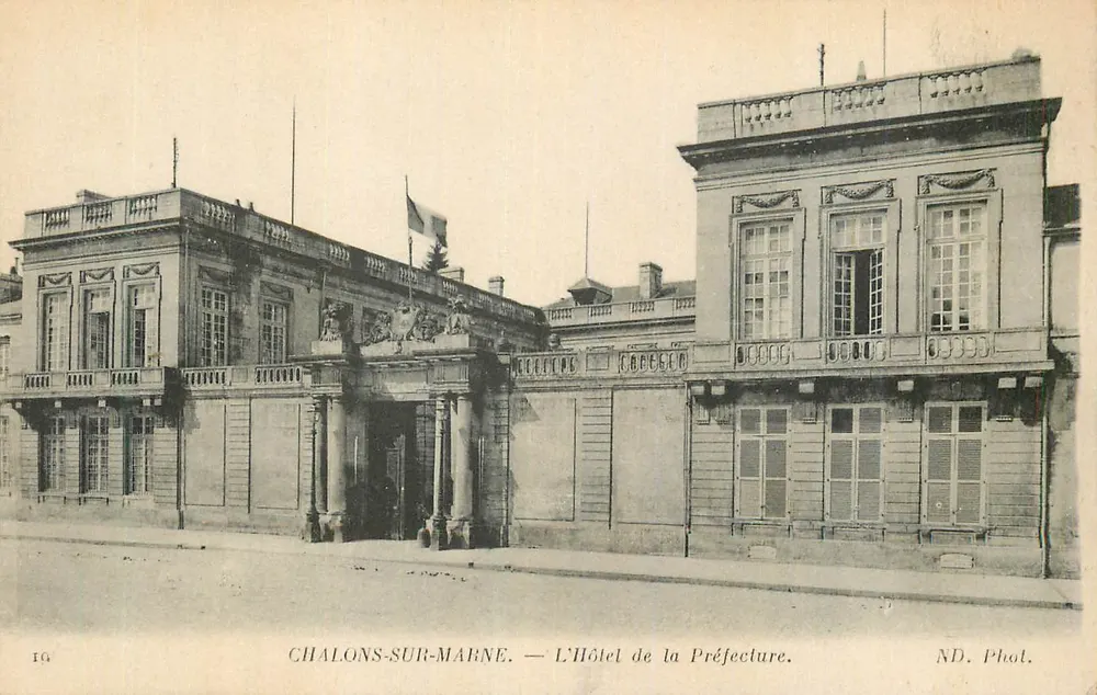Chalons-sur-Marne — L'Hotel de la Préfecture — ND. Fot. - Recto