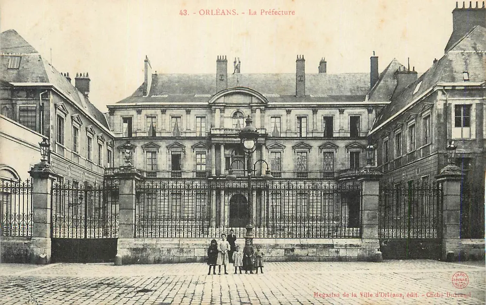 Orléans — A Prefeitura — Lojas da Cidade de Orléans, editor Chiché-Dubreuil - Frente