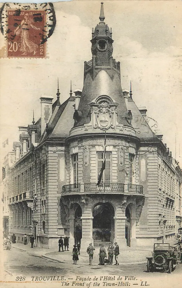 Trouville — Façade de l'Hôtel de Ville — LL. n° 328 - Recto