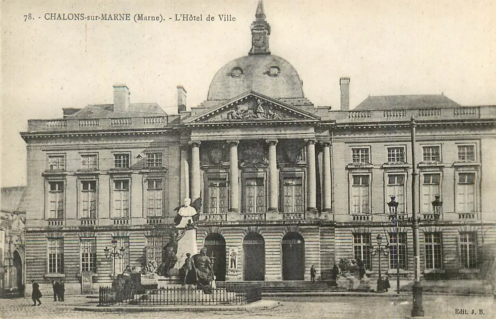 Chalons-sur-Marne (Marne) — L'Hôtel de Ville — Edit. J. B. - Recto