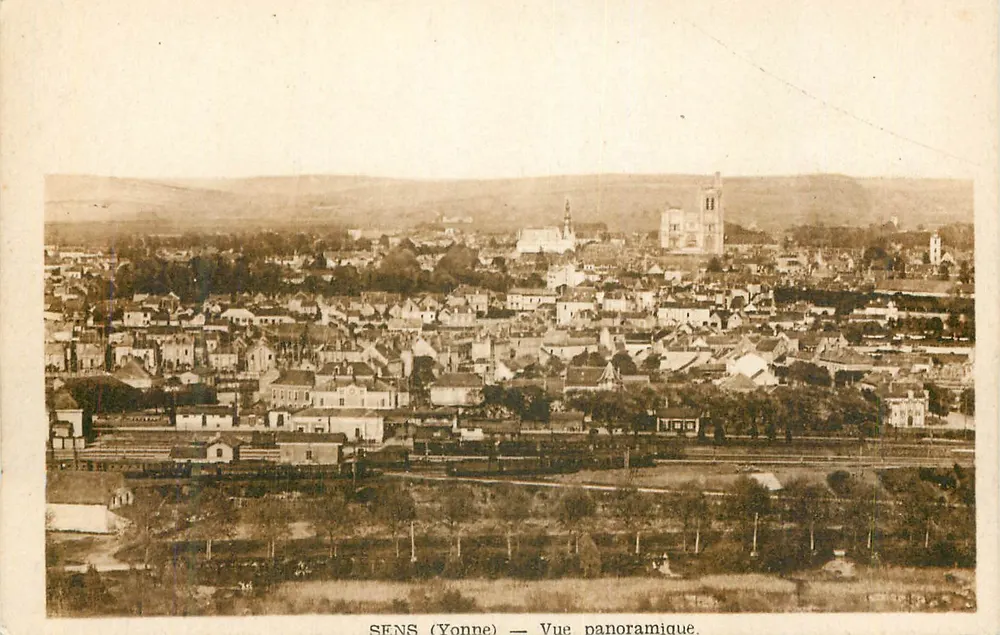 Sens (Yonne) — Panoramische uitzicht. - Voorkant