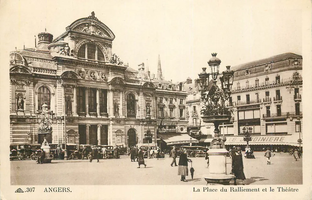 Angers — Die Place du Ralliement und das Theater — Cie des Arts Photomécaniques - Vorderseite
