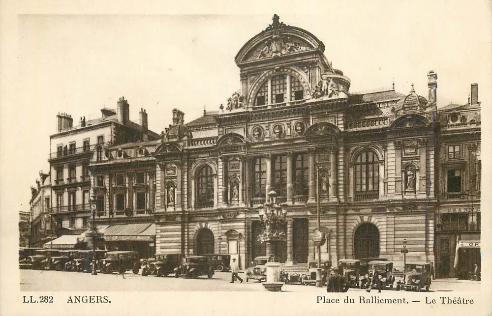 Angers — Place du Ralliement — Le Théâtre - Recto