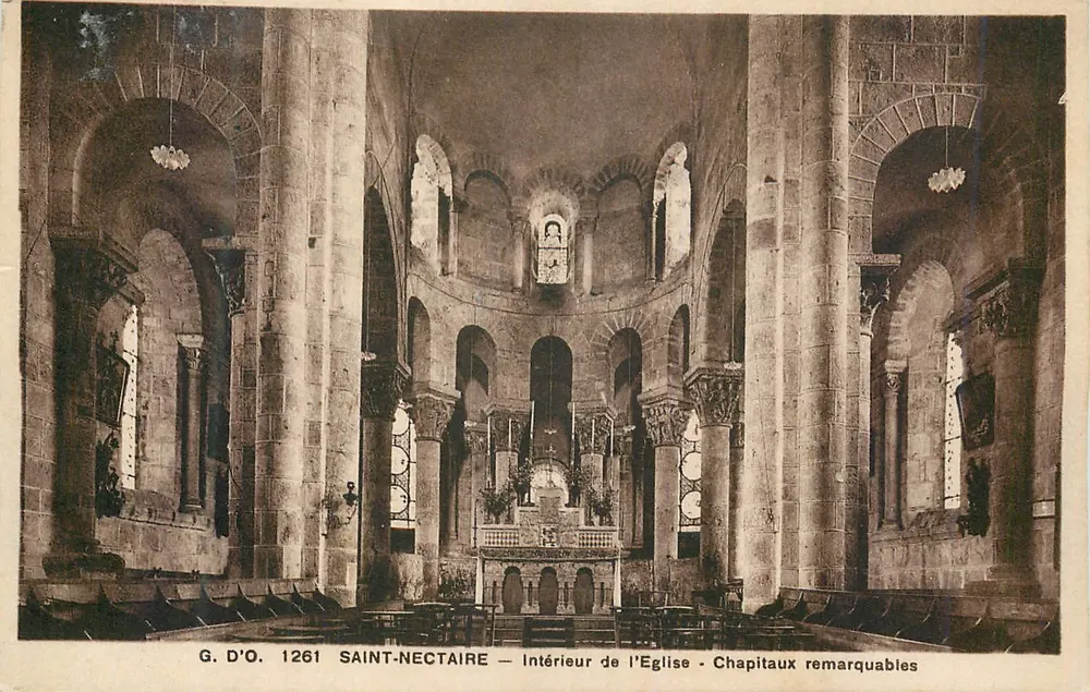 Saint-Nectaire — Intérieur de l'Église — Chapiteaux remarquables — G. D'O. 1261 - Recto